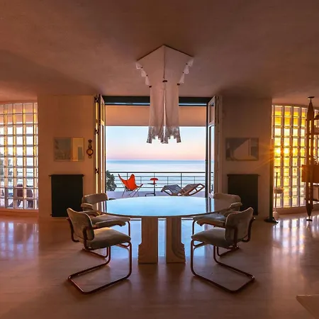 Modernist With Private Sea Access Nyaraló