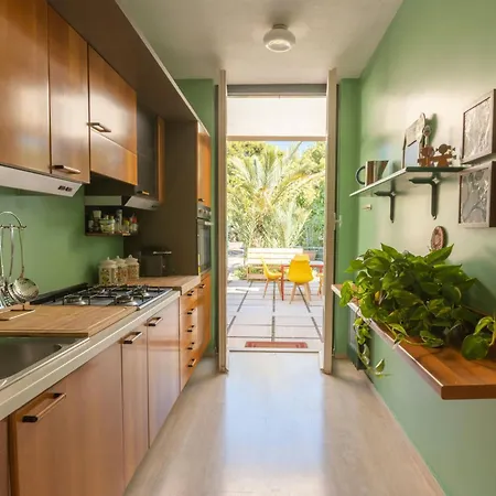 Modernist With Private Sea Access بيت للعطل باغيريا